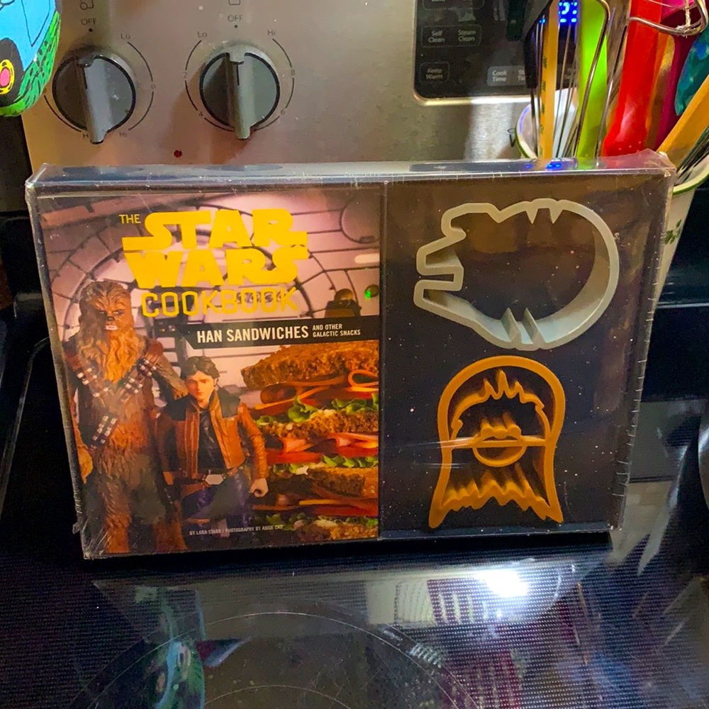 The Star Wars Cookbook - with 2 Cutters